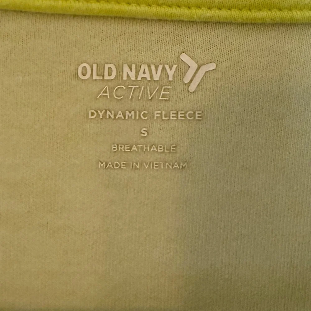 Old Navy Dynamic Fleece Half Zip Sweatshirt - Picture 3 of 4